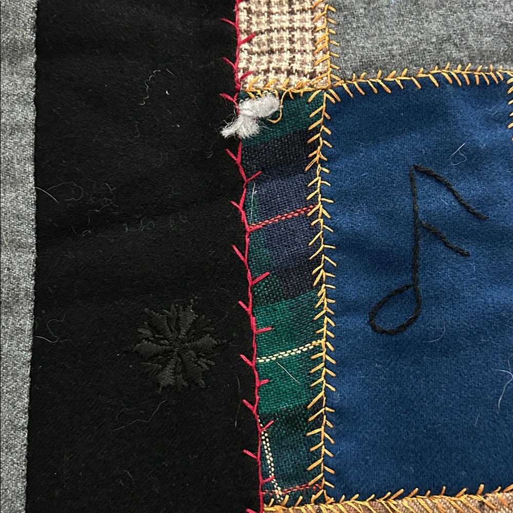 Tartan & Plaid handmade “family story”Patchwork Quilt with Plaid and Embroidery - Picture 5 of 15